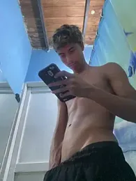 Adan21_cm — вебкам-модель онлайн на stripchat