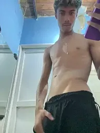 Adan21_cm — Stripchat stream photo (Aug 2026)