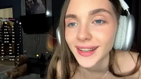 Veluxe — Stripchat stream photo (Apr 2026)