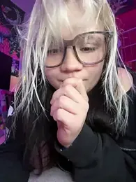 Cutiepiespanks — вебкам-модель онлайн на stripchat