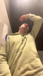 Jovencitobcn21 — вебкам-модель онлайн на cam4