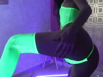 bella19__ — вебкам-модель онлайн на chaturbate