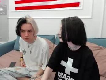 veryraretwins — вебкам-модель онлайн на chaturbate