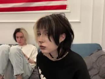 veryraretwins — вебкам-модель онлайн на chaturbate
