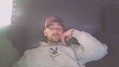 dylannielsen32 — вебкам-модель онлайн на cam4