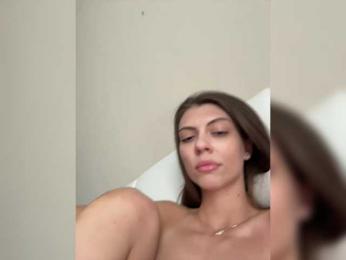 Roxysh — вебкам-модель онлайн на bongacams