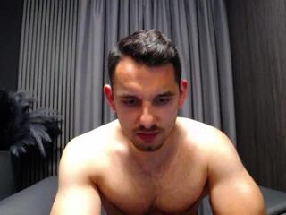 Antonio Valentini — вебкам-модель онлайн на flirt4free