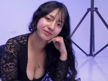 IsabellaBot — вебкам-модель онлайн на livejasmin