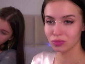 vivid_girls — вебкам-модель онлайн на chaturbate