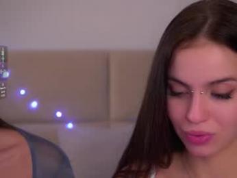 vivid_girls — вебкам-модель онлайн на chaturbate