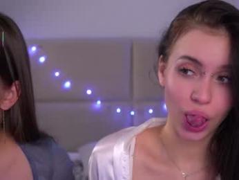 vivid_girls — вебкам-модель онлайн на chaturbate