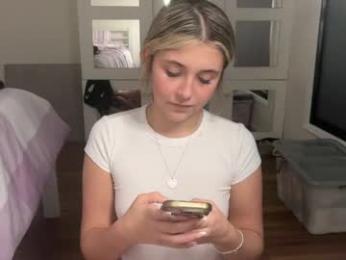 missemelia7 — вебкам-модель онлайн на chaturbate