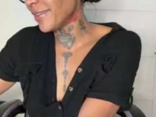 iambaldheadbrittany — вебкам-модель онлайн на camsoda