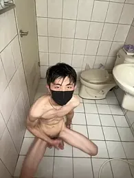 dong_ — вебкам-модель онлайн на stripchat