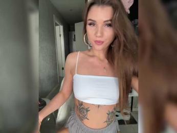 SweetyMia — вебкам-модель онлайн на bongacams