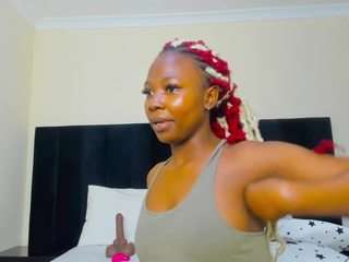 cutie-bootie — вебкам-модель онлайн на camsoda