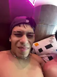 Boys_Eyes — вебкам-модель онлайн на stripchat
