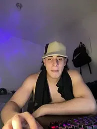 Maximuz1920 — Stripchat stream photo (Aug 2026)