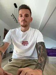 Huge_cock22cm — вебкам-модель онлайн на stripchat