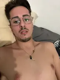 vainvalou34 — вебкам-модель онлайн на stripchat
