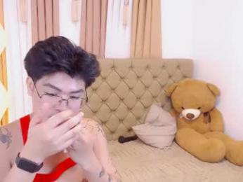 ur_hugecock — вебкам-модель онлайн на chaturbate