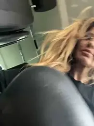 Etwas_neugierig — Stripchat stream photo (Mar 2026)