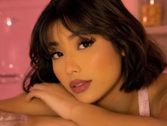 CorinaBaker — вебкам-модель онлайн на livejasmin