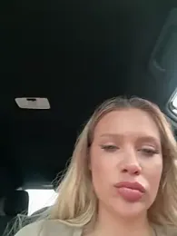 Girl-Mia — вебкам-модель онлайн на stripchat