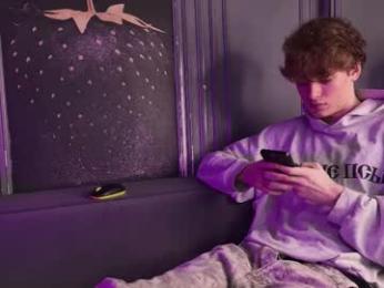 curlytwinkboy — вебкам-модель онлайн на chaturbate