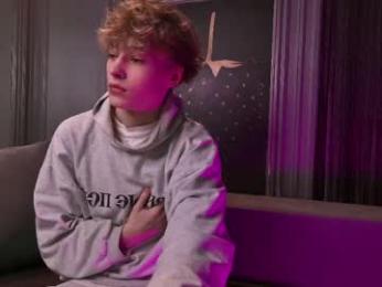 curlytwinkboy — вебкам-модель онлайн на chaturbate