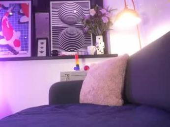 littlee33 — вебкам-модель онлайн на chaturbate