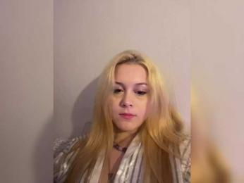 hellokitty23 — вебкам-модель онлайн на bongacams