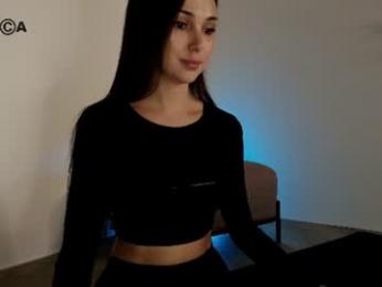 hollyextra — вебкам-модель онлайн на chaturbate