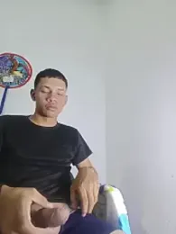 curious_straight_guy — Stripchat stream photo (Apr 2026)