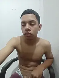 curious_straight_guy — Stripchat stream photo (Apr 2026)