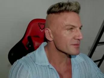 fuckinghotman — вебкам-модель онлайн на chaturbate