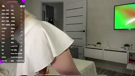 Mooniesiesita — Stripchat stream photo (Aug 2026)
