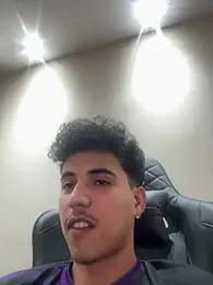 henrids — вебкам-модель онлайн на stripchat