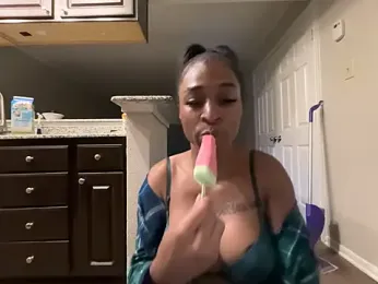 baadgirlari2 — вебкам-модель онлайн на stripchat