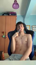 Alvaroguisan — вебкам-модель онлайн на cam4