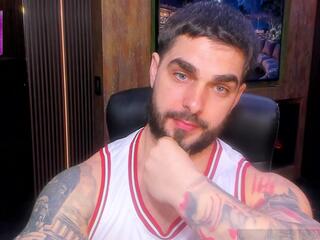 Carlosz Azizz — вебкам-модель онлайн на flirt4free