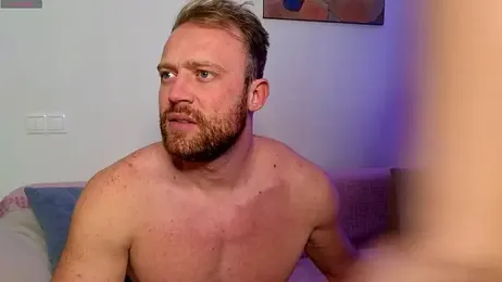 MaxMia — вебкам-модель онлайн на stripchat