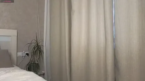 MaxMia — вебкам-модель онлайн на stripchat