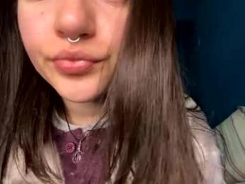 kikilove15 — вебкам-модель онлайн на chaturbate