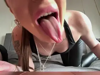 Blondeqlove — Stripchat stream photo (Mar 2026)