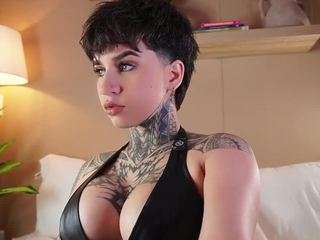 alicee-love — вебкам-модель онлайн на camsoda