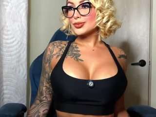 mia-hott — вебкам-модель онлайн на camsoda