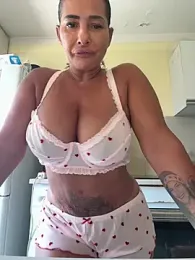 Safia_dz — вебкам-модель онлайн на stripchat