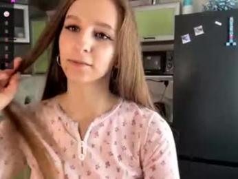 mildaczach — вебкам-модель онлайн на chaturbate