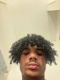 Mrlaythedickdown — вебкам-модель онлайн на stripchat
